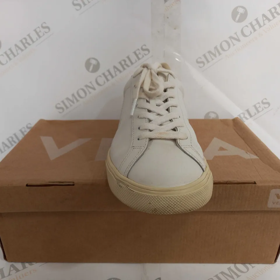 BOXED VEJA ESPLAR LEATHER WHITE SHOE - UK 6 