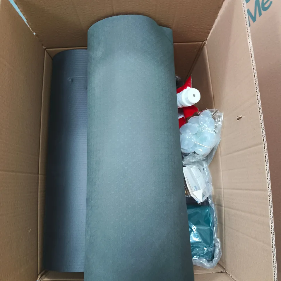 BOX OF APPROXIMATELY 20 ASSORTED ITEMS TO INCLUDE: 2X MOLTON BROWN SOAP GIFTSETS