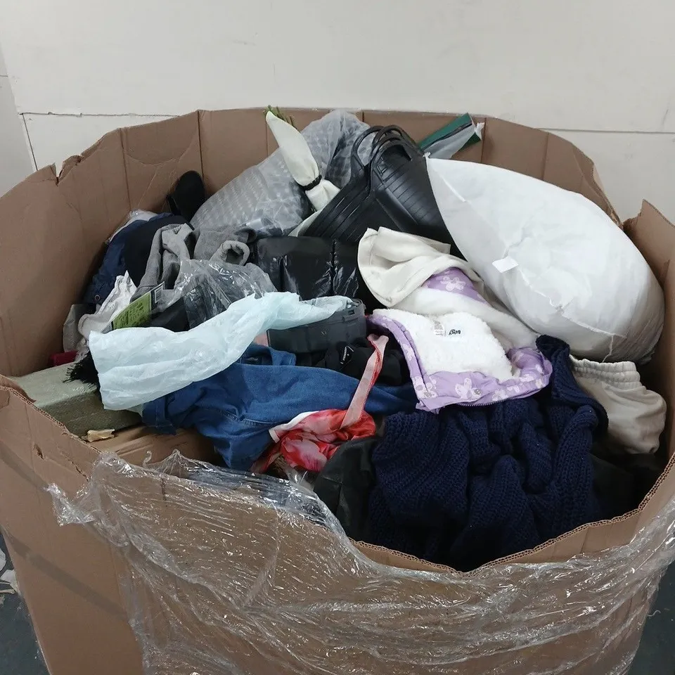 pallet containing a mix of a large amount of assorted items
