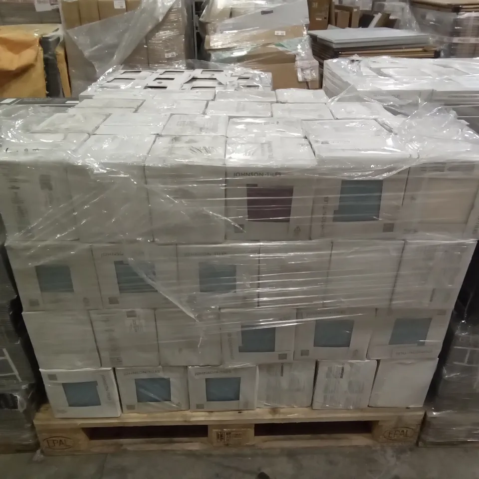 PALLET OF APPROXIMATELY 93 BOXES OF 25 BRILLIANT VIOLET & MAT BLEU BALTIQUE ASTUCE 20×20CM TILES - EACH PACK COVERS APPROXIMATELY 1M² (TOTAL APPROX. 93M²)