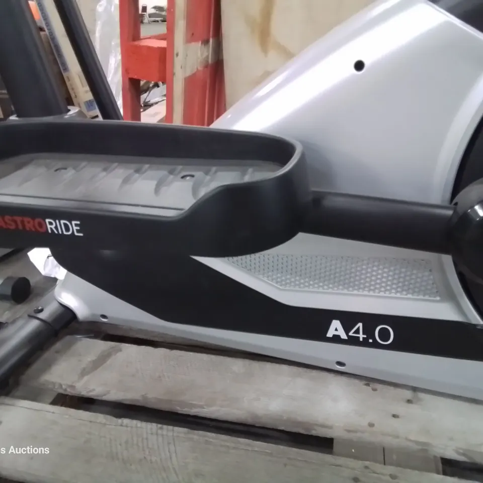REEBOK ASTRORIDE A4.0 CROSS TRAINER