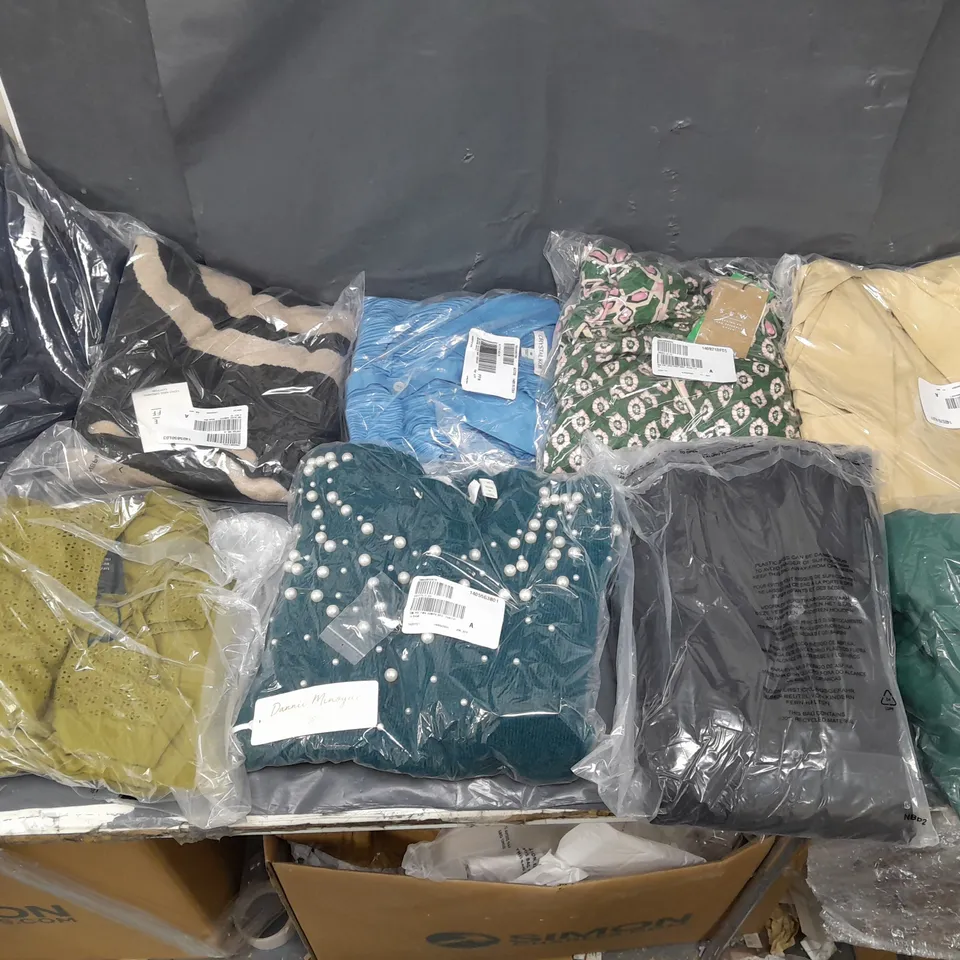 BOX OF APPROXIMATELY 10 ASSORTED PIECES OF CLOTHING IN VARIOUS STYLES, SIZES, AND BRANDS 