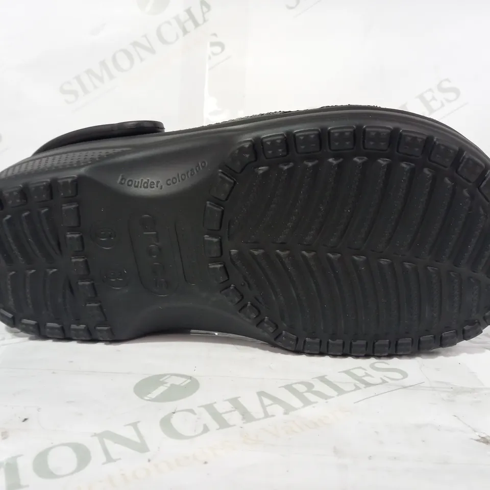 PAIR OF CROCS CLASSIC CLOGS IN BLACK UK SIZE M5/W6
