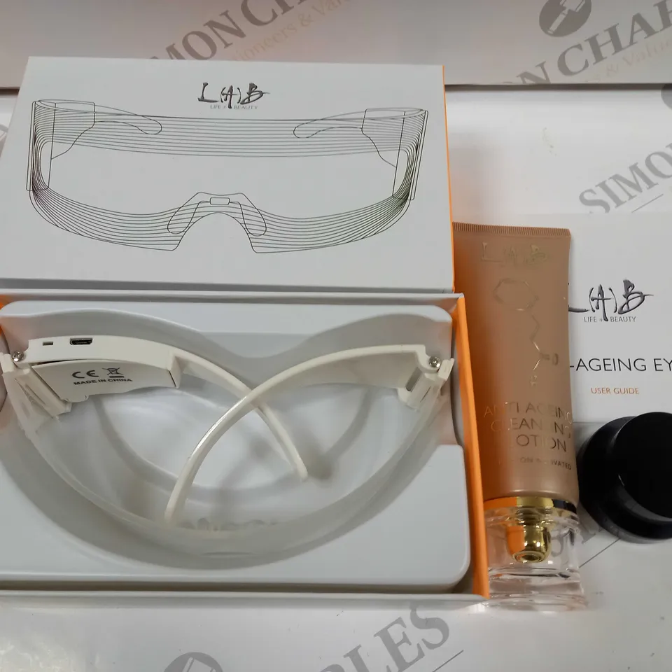 BOXED LAB LIFE + BEAUTY ANTI AGEING EYE MASK 