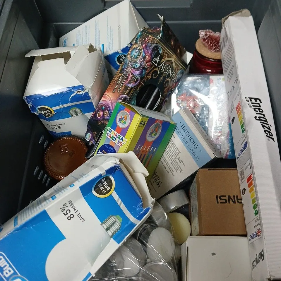 APPROXIMATELY 12 ASSORTED HOUSEHOLD ITEMS INCLUDING SCENTED CANDLE , CHANUKAH CANDLES AND LED BULB 