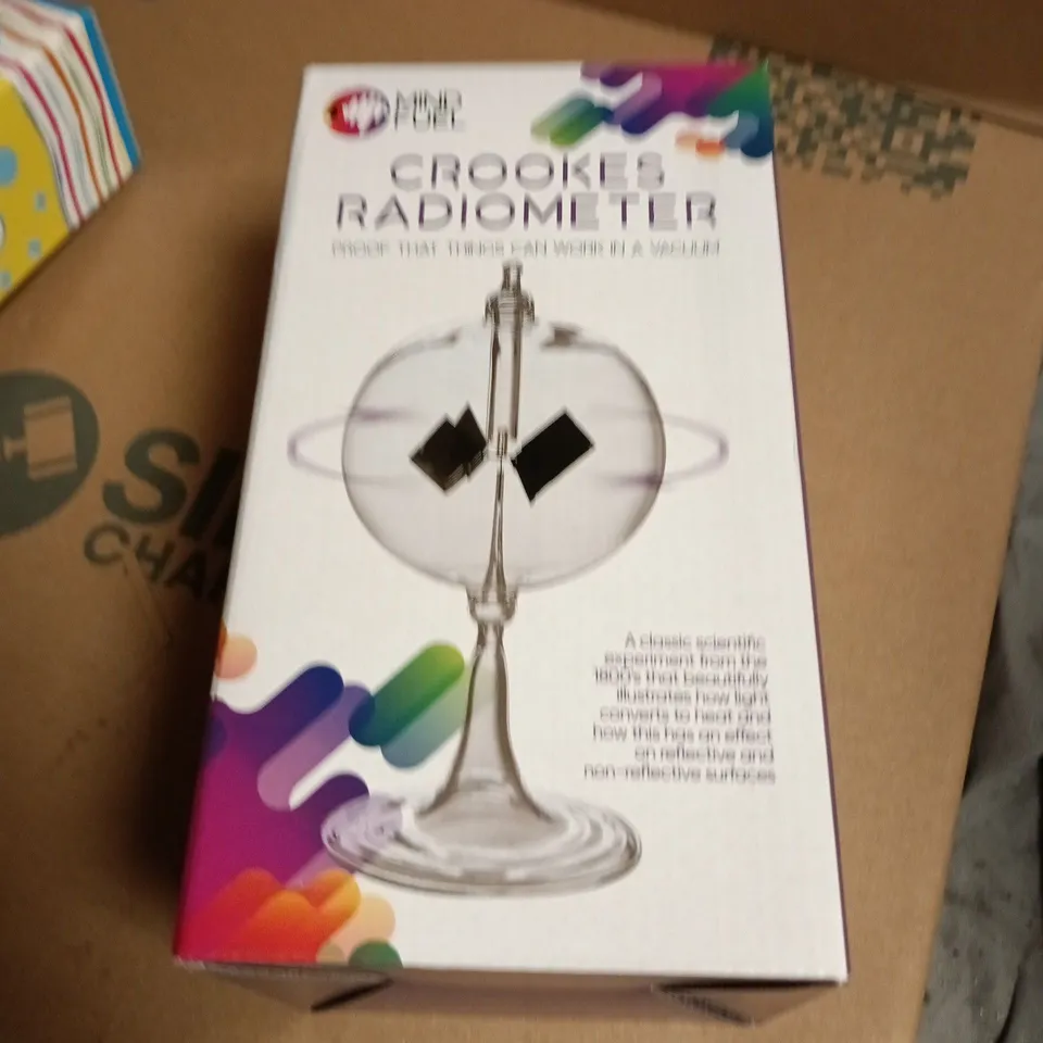 BOX OF APPROXIMATELY 15 ASSORETED TOYS INCLUDING CROOKES RADIOMETER , BATH TIME STICKERS AND GEM ART 