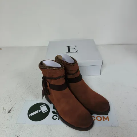E SHOES BY EMMA STOCKHOLM CAMEL ANKLE BOOTS – UK 7