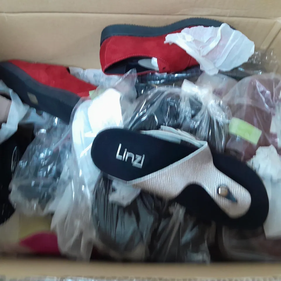 BOX OF APPROXIMATELY 10 ASSORTED WOMENS SHOES IN VARIOUS COLOURS, STYLES AND SIZES