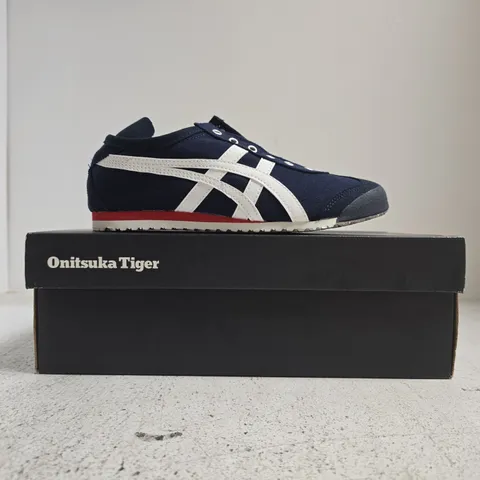 BOXED PAIR OF ONITSUKA TIGER TRAINERS IN NAVY/WHITE SIZE 3.5