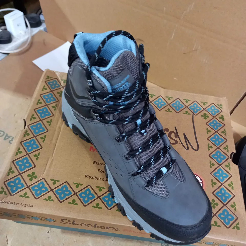 SKETCHERS MEMORY FOAM CHARCOAL BOOTS SIZE 7
