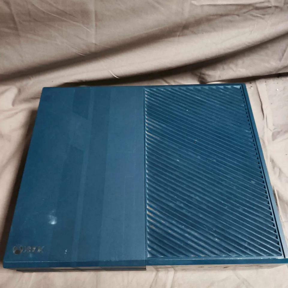 XBOX ONE CONSOLE – MODEL 1540, BLUE