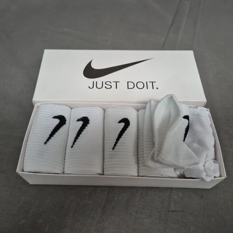 PACK OF 5 WHITE NIKE SOCKS - SIZE UNSPECIFIED