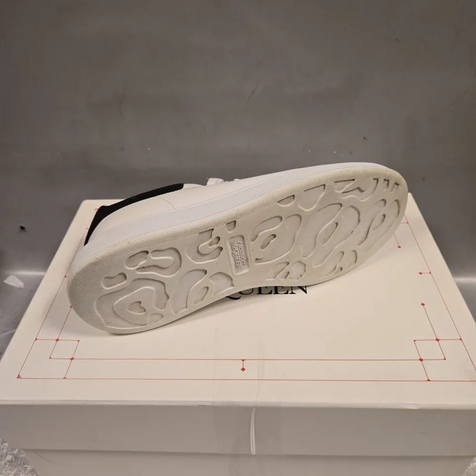 BOXED PAIR OF ALEXANDER MCQUEEN TRAINERS IN OFF WHITE - 6.5