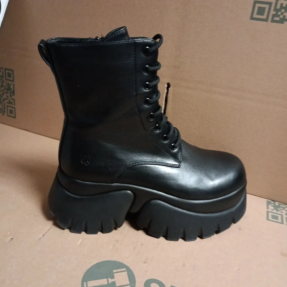 BOXED KOI RANCOR VILUN BLACK LACE UP BOOTS IN BLACK - UK6