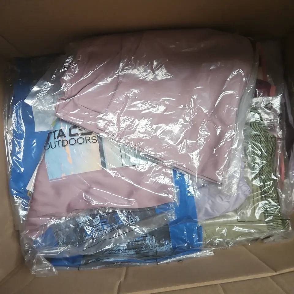 APPROXIMATELY 22 BRAND NEW REGATTA KIDS CLOTHING ITEMS IN VARIOUS SIZES, STYLES AND COLOURS TO INCLUDE NEWHILL JACKET, KIELDER HYBRID JACKET, ALVARADO VIII T-SHIRT, ETC