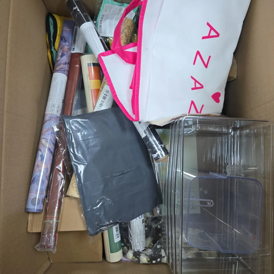 BOX OF APPROXIMATELY 15 ASSORTED HOUSEHOLD ITEMS 