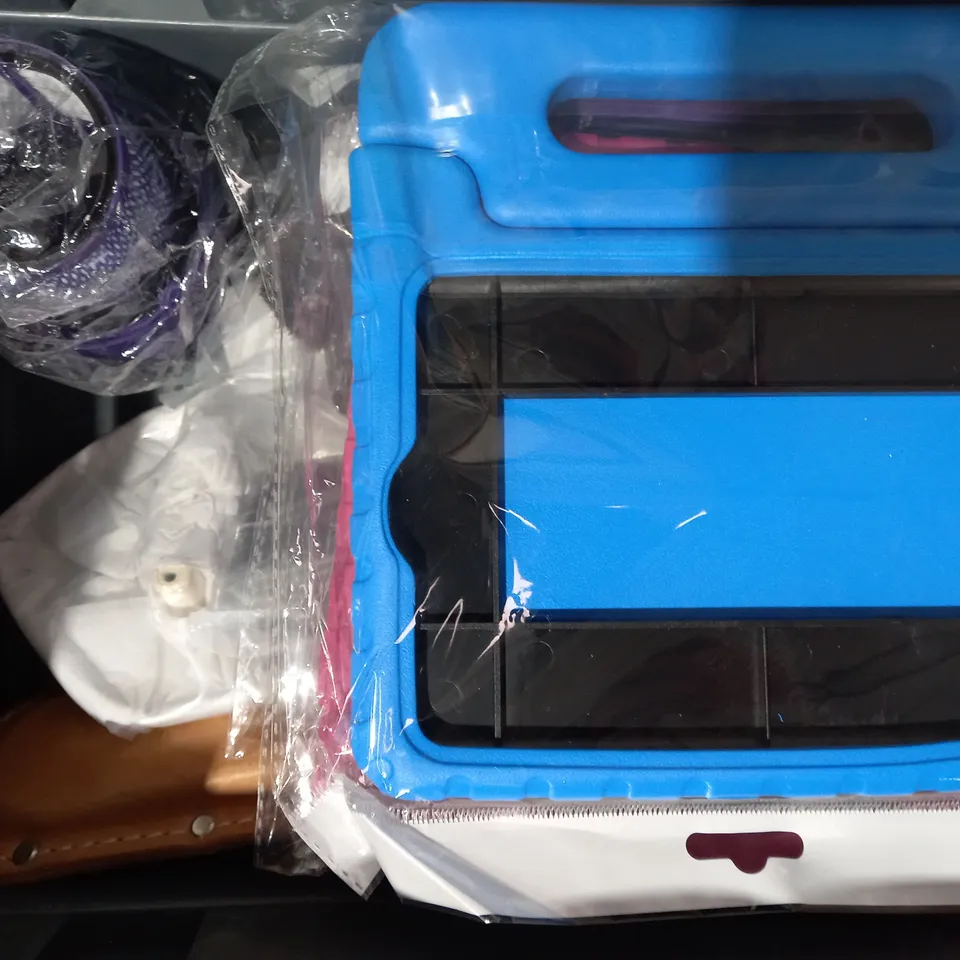 APPROXIMATELY 10 ASSORTED HOUSEHOLD ITEMS TO INCLUDE BUMBER CASE, GUILD DRILL, SILICONE MOULD, ETC