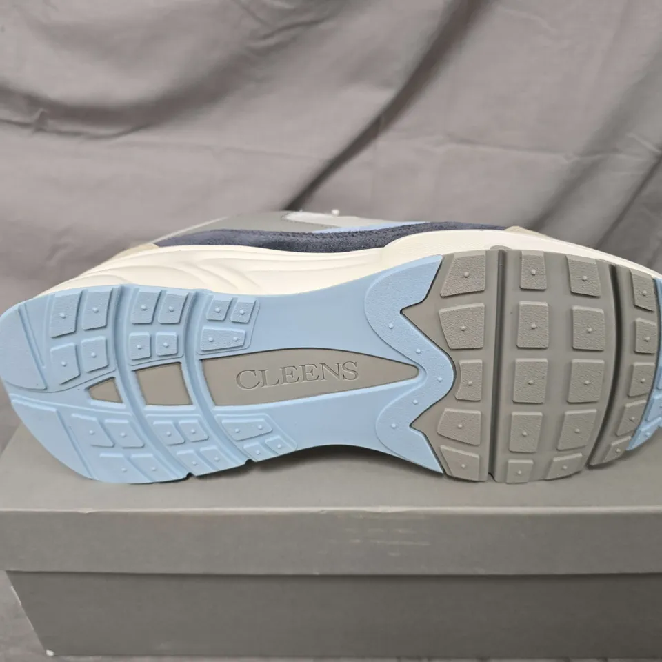BOXED PAIR OF CLEENS AERO RUNNER TRAINERS IN WHITE/BLUE MULTI - UK 10