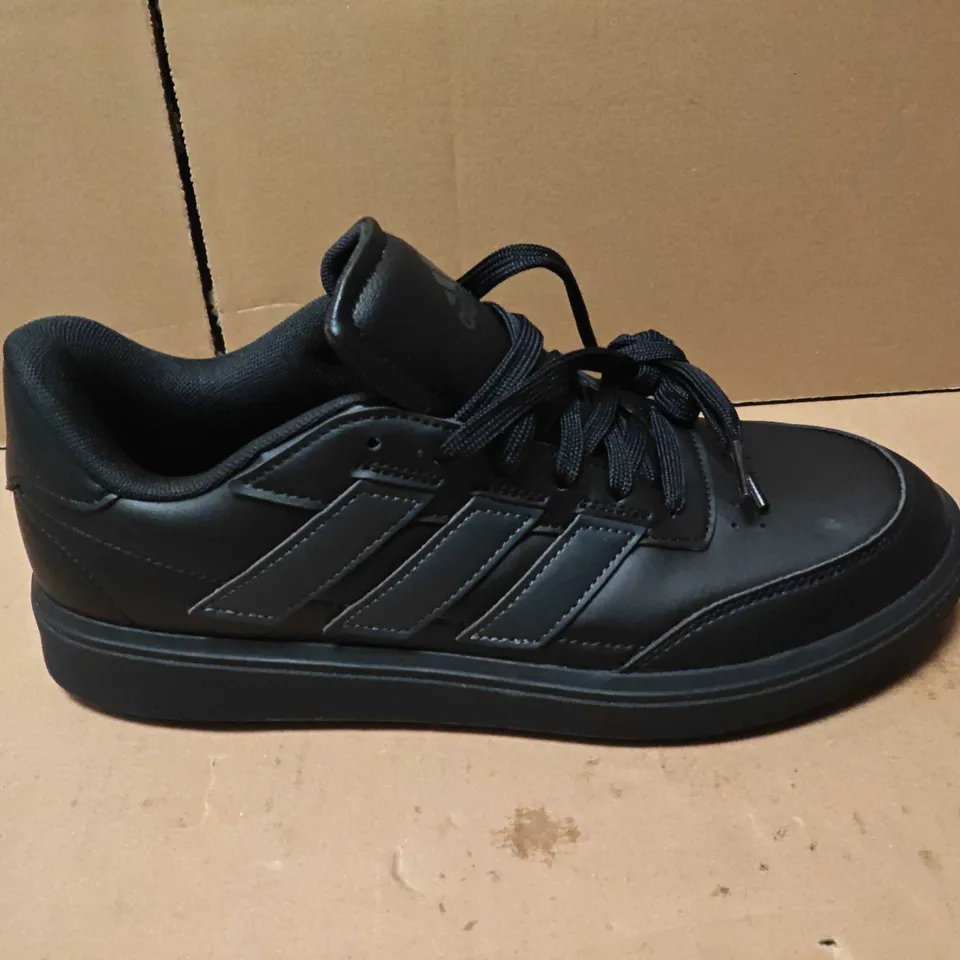 UNBOXED ADIDAS COURTBLOCK TRAINERS – BLACK, UK 6.5 (EU 40)