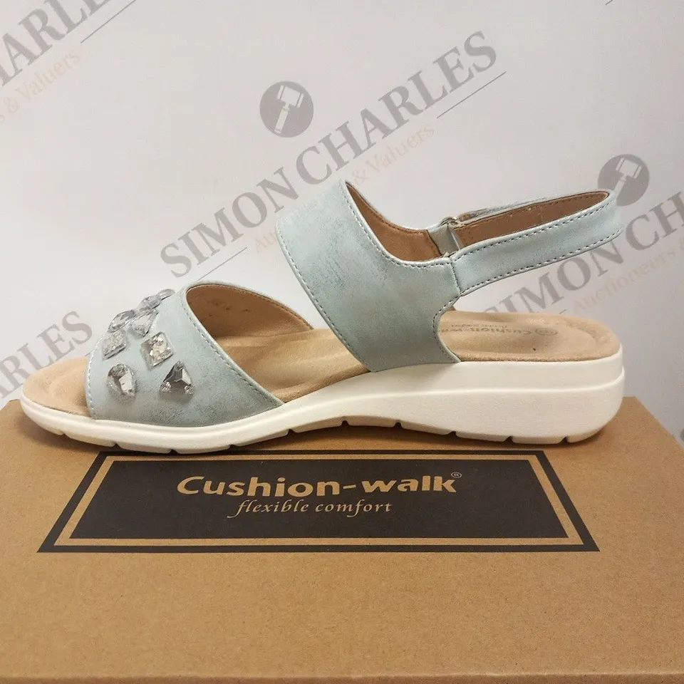 BOXED CUSHION WALK SILVER SANDALS SIZE 6