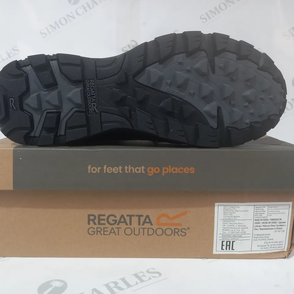 BOXED PAIR OF REGATTA SAMARIS II MID SHOES IN BLACK UK SIZE 9