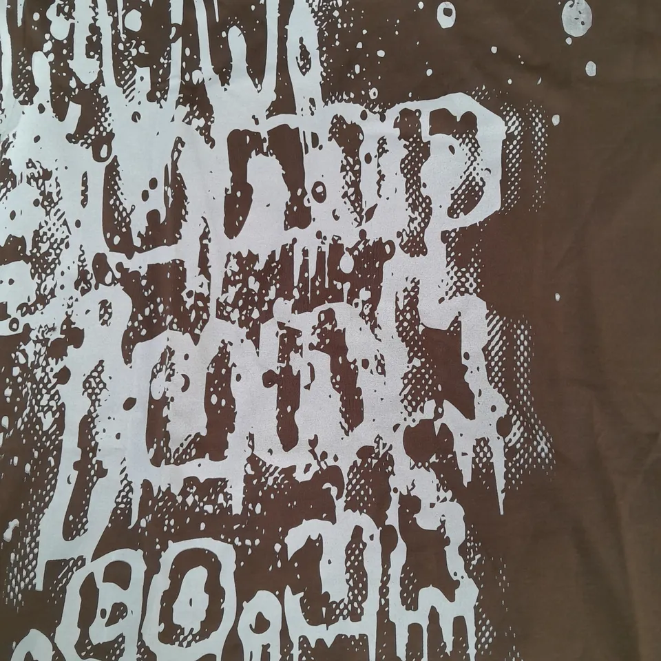 GUMP JUNK T-SHIRT IN BROWN SIZE LARGE