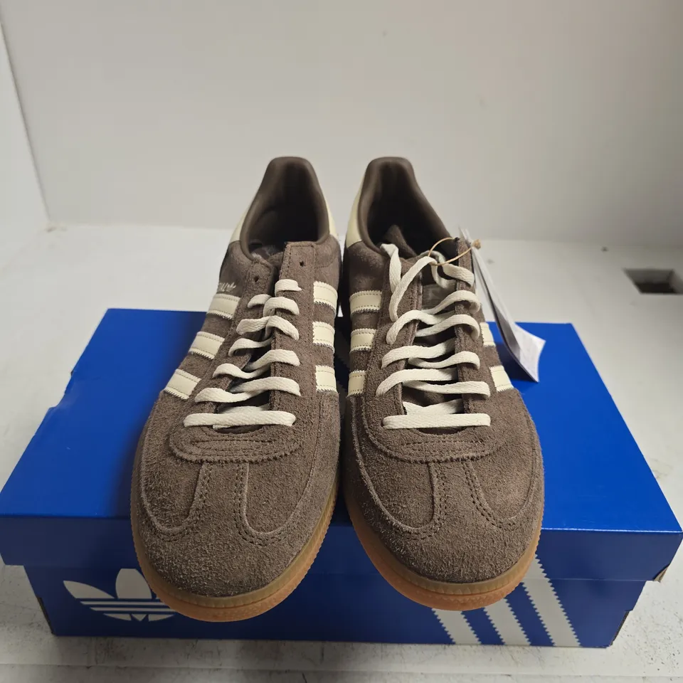 BOXED PAIR OF ADIDAS HANDBALL SPEZIAL W BROWN SUEDE SNEAKERS – UK 8