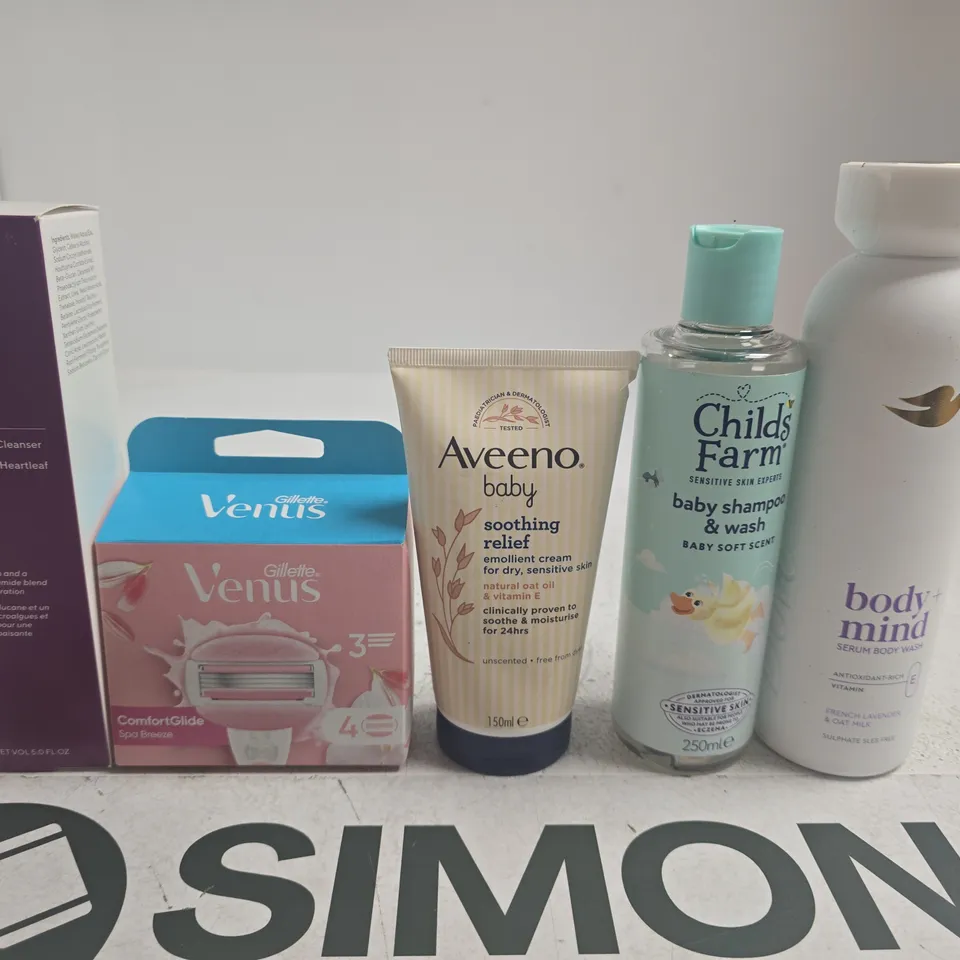 APPROXIMATELY 15 ASSORTED HEALTH & BEAUTY PRODUCTS TO INCLUDE MURAD , AVEENO AND CHILDS FARMS