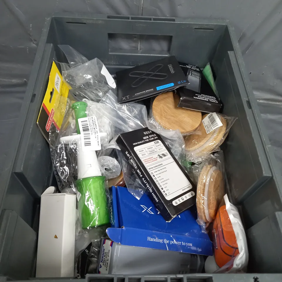 APPROXIMATELY 10 ASSORTED HOUSEHOLD ITEMS TOO INCLUDE DOG CLEANER , LOCKS , HARDWARE TOOL , ETC 