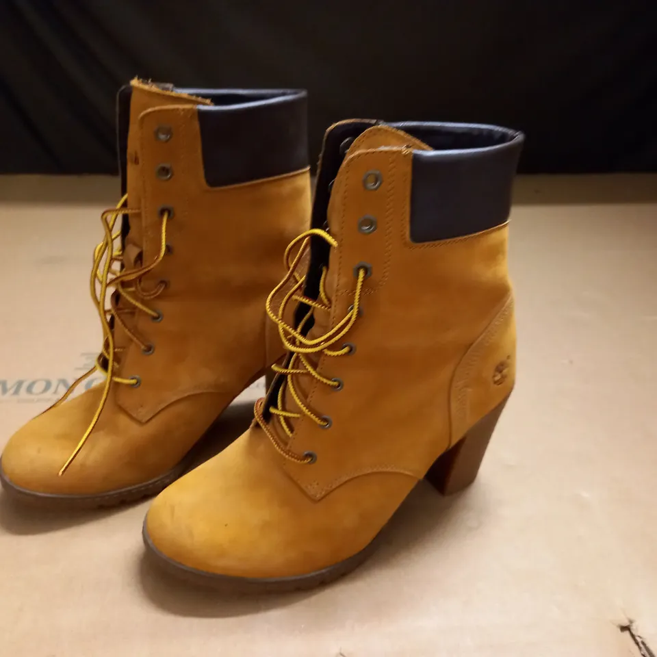 PAIR OF TIMBERLAND ORTHOLITE BLOCK HEELED BOOTS IN BROWN - UK 6