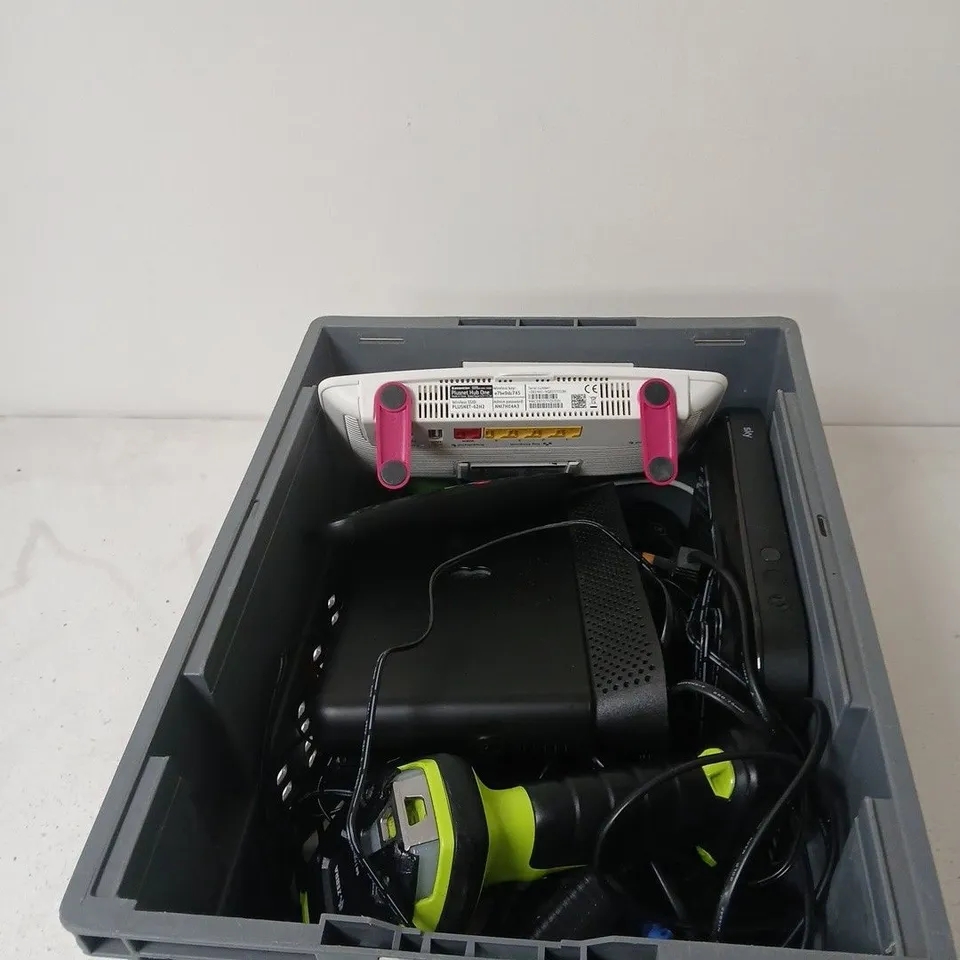 APPROXIMATELY 10 ASSORTED ELECTRICAL ITEMS INCLUDING PLUSNET ROUTER AND SKY REMOTE