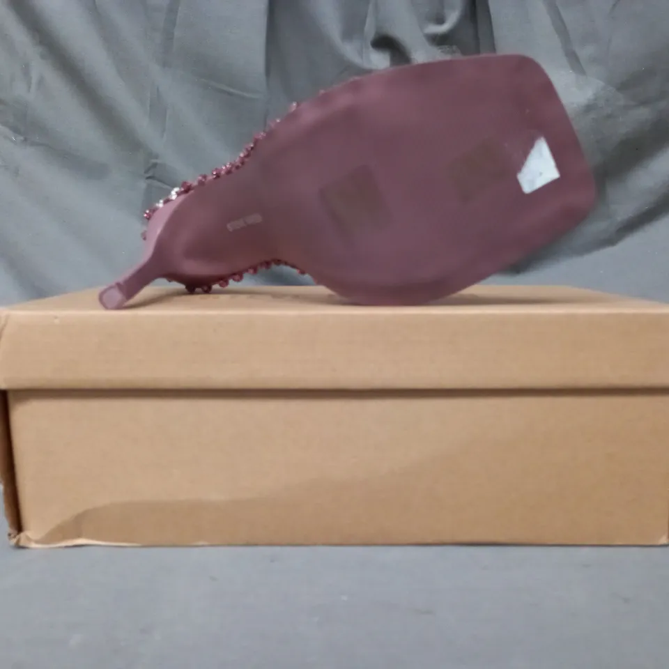 BOXED PAIR OF STEVE MADDEN ZENDAYA OPEN TOE HEELED SANDALS IN ROSE UK SIZE 7