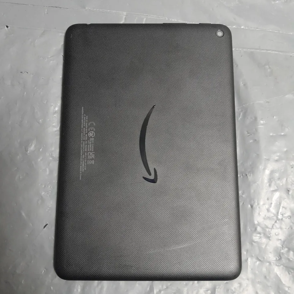 UNBOXED AMAZON KINDLE E-READER - R24SB8