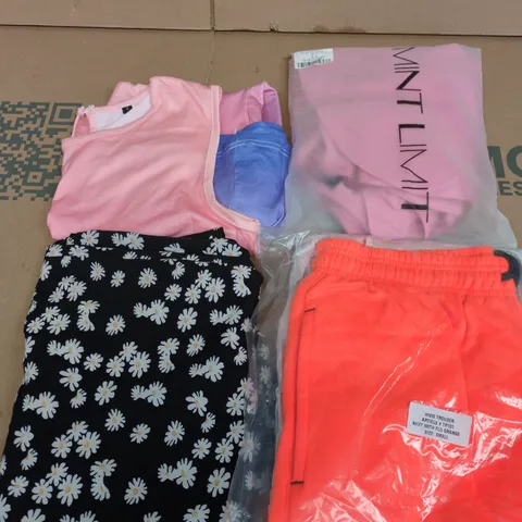 APPROXIMATELY 20 ASSORTED CLOTHING PRODUCTS IN VARIOUS STYLES & SIZES TO INCLUDE PANTS, T-SHIRTS, DRESSES ETC
