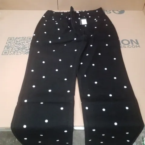 BOX CONTAINING APPROXIMATELY 7 BRAND NEW SIMPLY BE BLACK STRAIGHT SPOT LEGGED JEANS - SIZE 16R