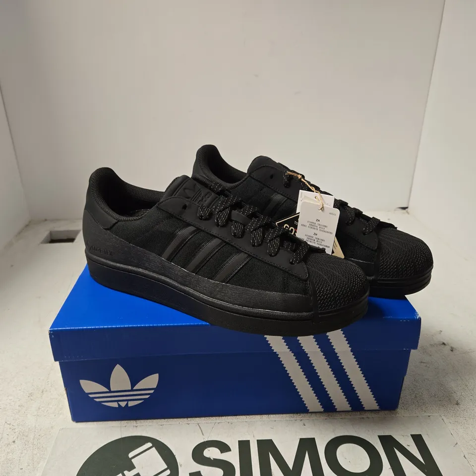 ADIDAS SUPERSTAR BLACK TRAINERS UK 11 BOXED