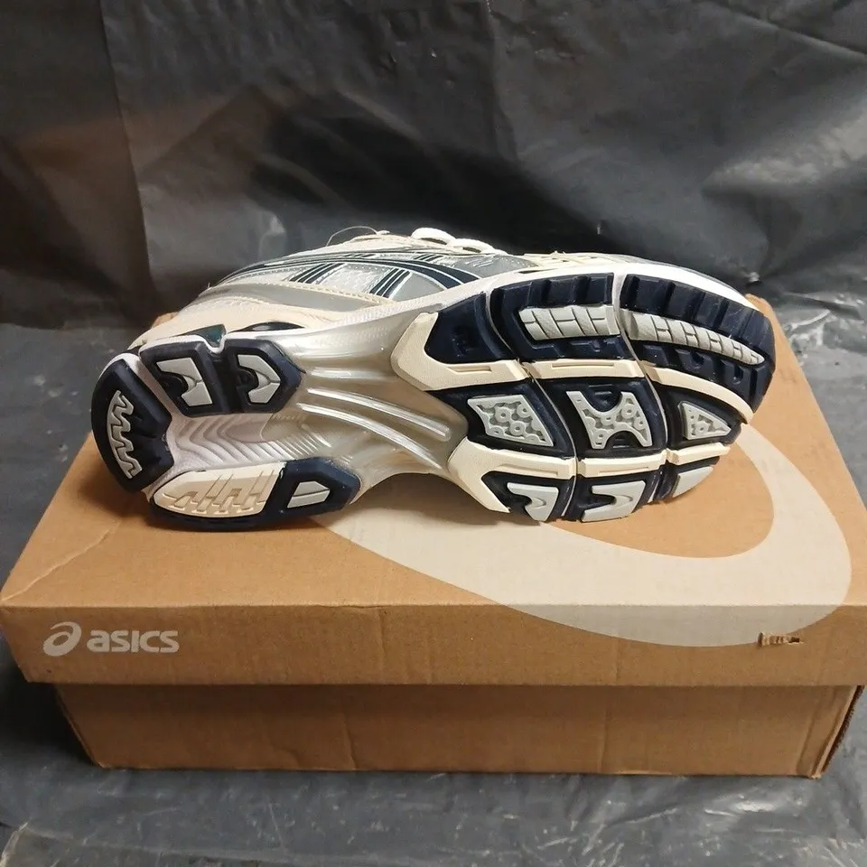 ASICS RUNNING SHOES – WHITE & SILVER UK 4.5