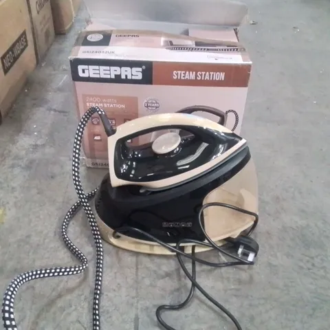 BOXED GEEPAS 2400W STEAM STATION IRON