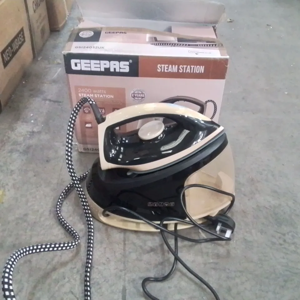 BOXED GEEPAS 2400W STEAM STATION IRON 