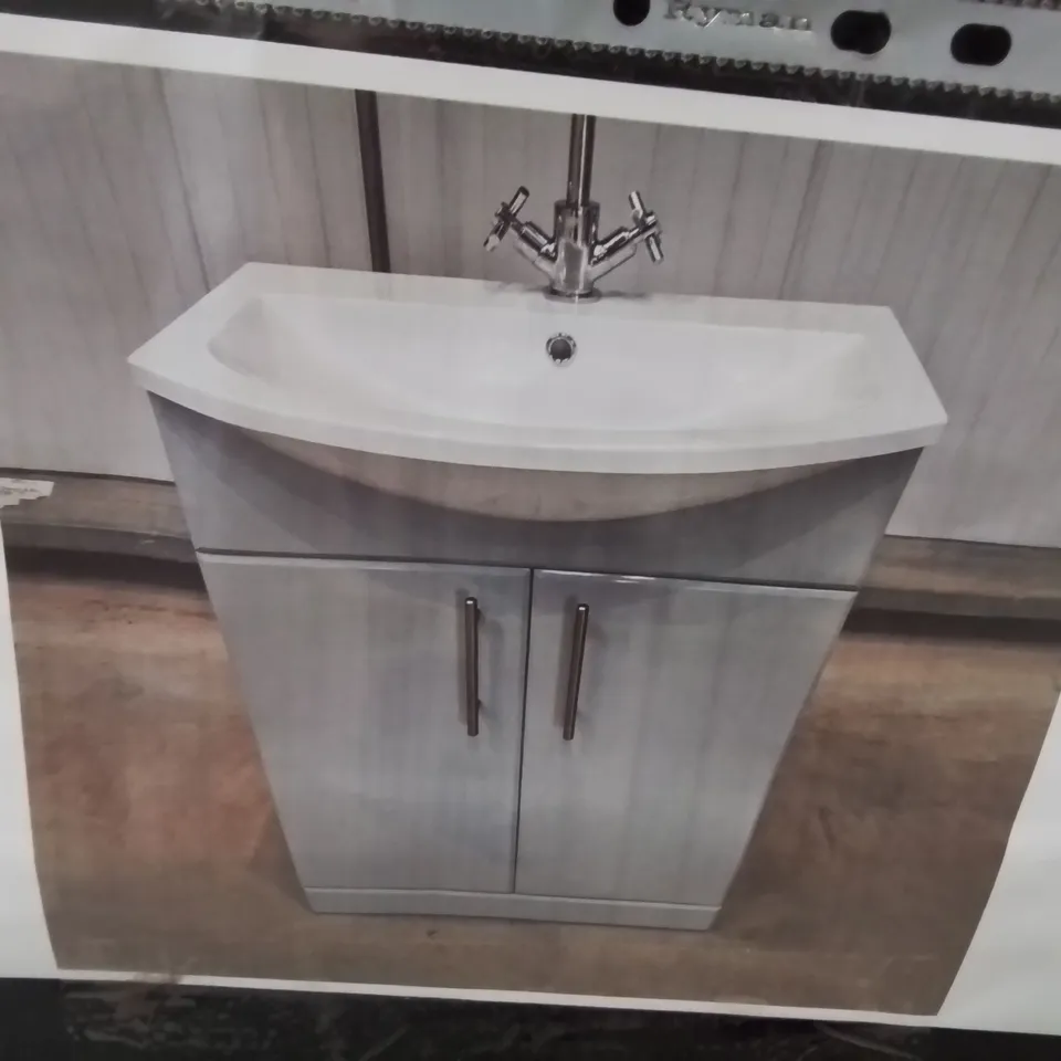 PALLET OF ASSORTED BATHROOM CABINETS AND FITTINGS 