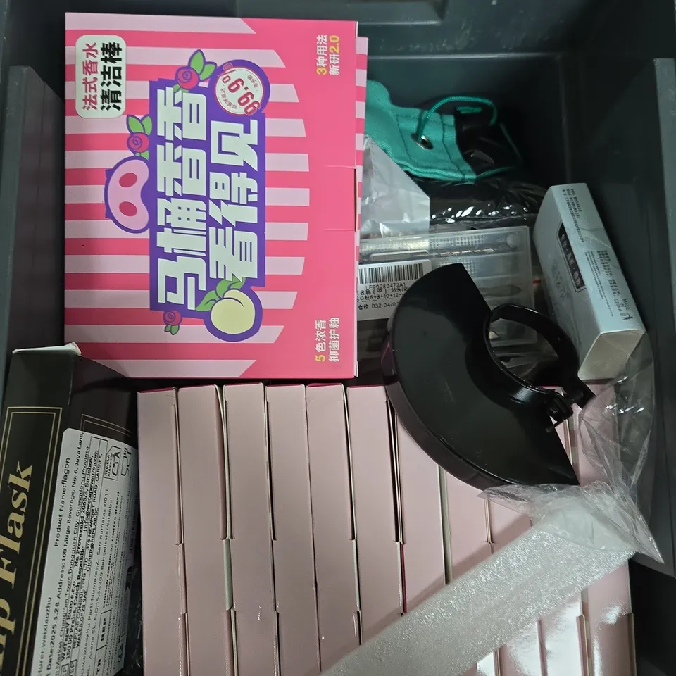 APPROXIMATELY 15 HOUSEHOLD ITEMS TO INCLUDE TOILET FRAGRANCE STICKS, HIP FLASK, DRILL BITS ETC 