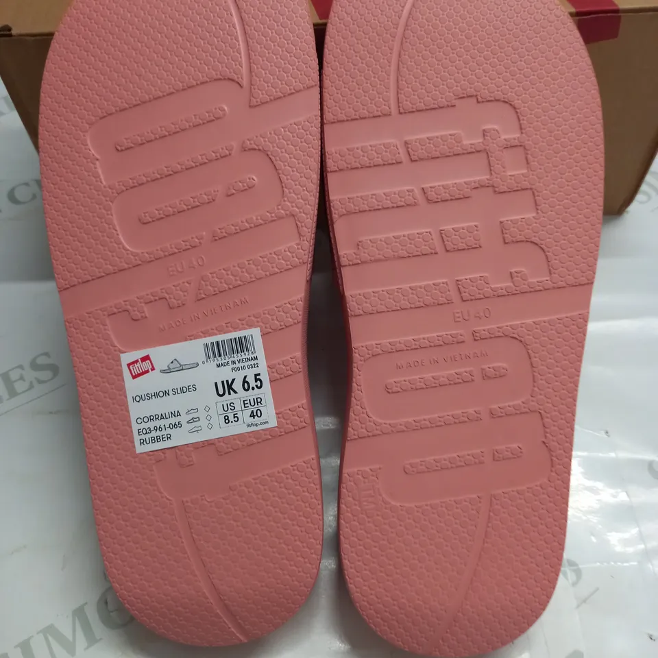 BOXED PAIR OF FITFLOP IQUSHION SLIDES IN CORRALINA - UK 6.5