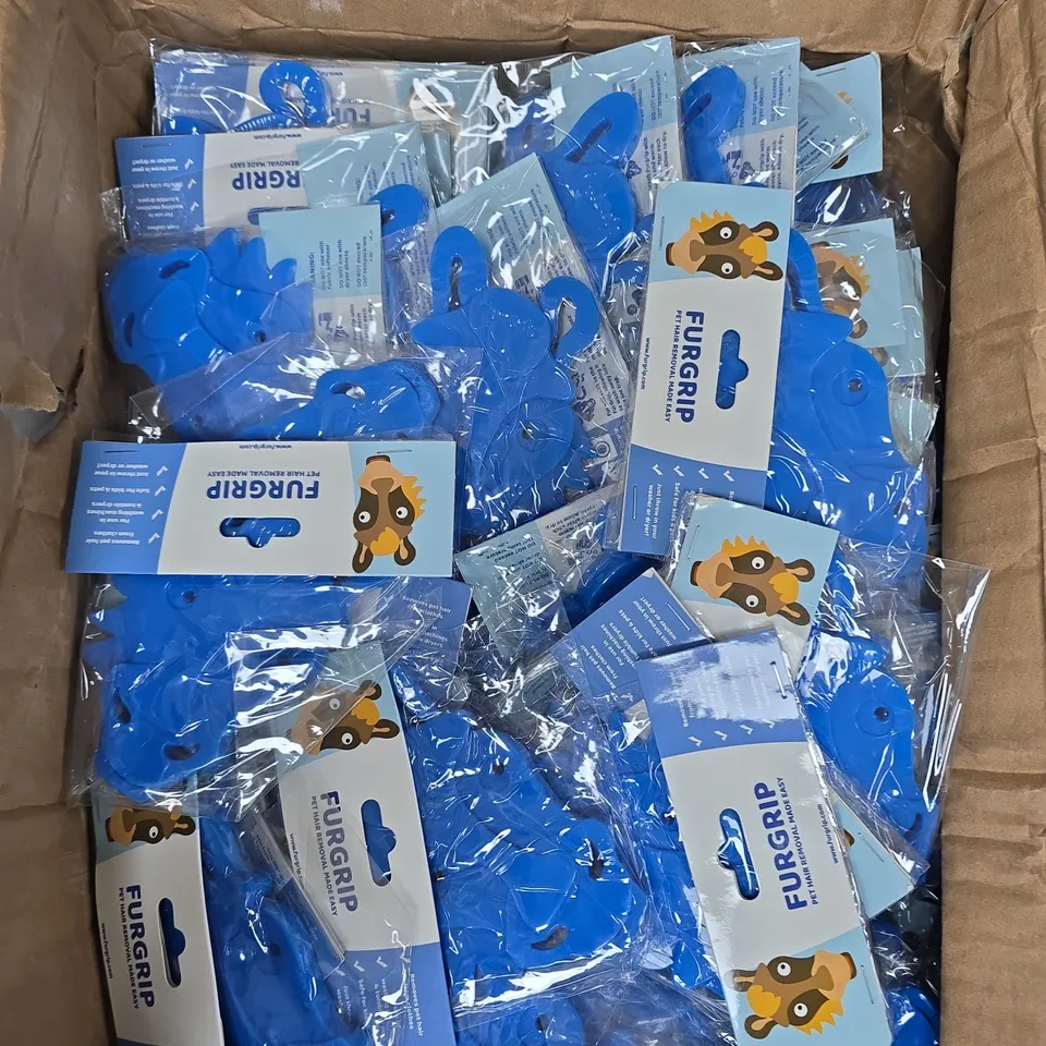 APPROXIMATELY 130 FURGRIP LAUNDRY PET HAIR REMOVERS - HORSE