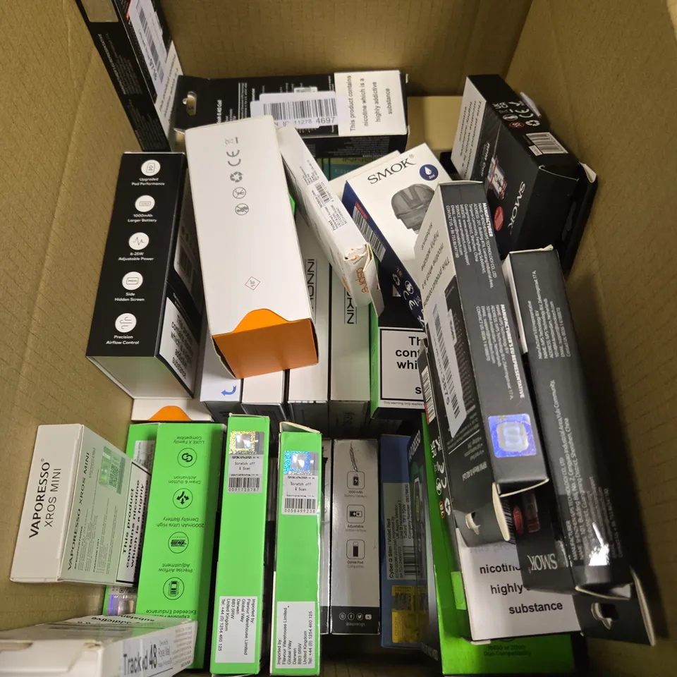 APPROXIMATELY 20 VAPES & E-CIGARETTES TO INCLUDE VAPORESSO, VOOPOO, INNOKIN ETC 