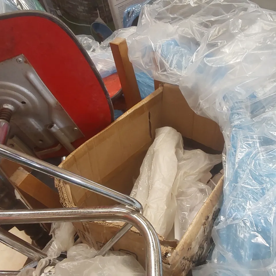 PALLET CONTAINING A VERY LARGE QUANTITY OF ASSORTED ITEMS INCLUDING: AIR FRYER, DINING CHAIRS ECT