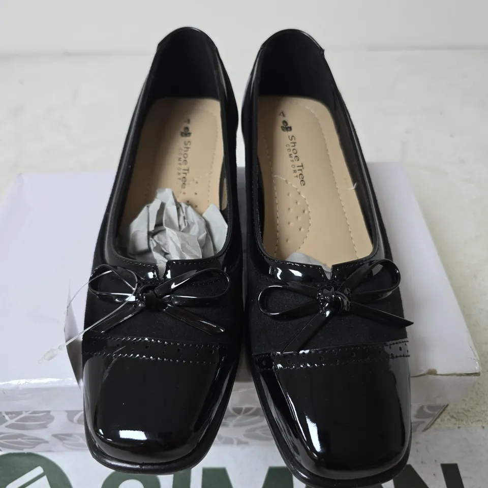 SHOE TREE CRANBERRY SHOES, BLACK - SIZE 4