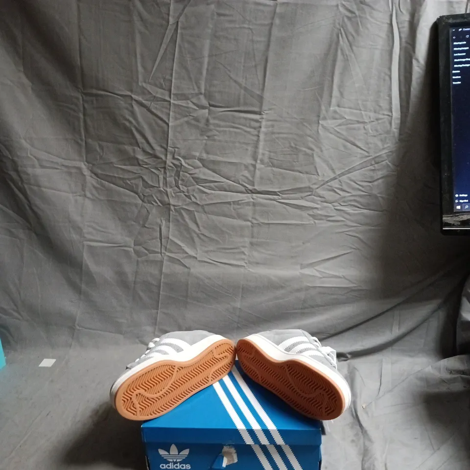 ADIDAS CAMPUS SNEAKERS – GREY/WHITE, UK 4