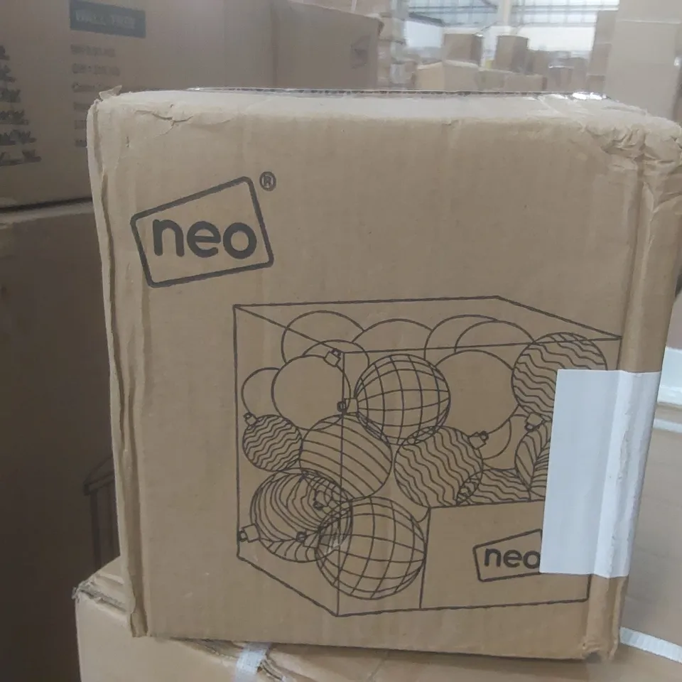BOXED NEO BAUBLES SET