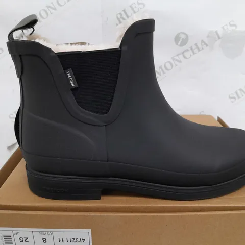 BOXED PAIR OF TRETORN EVA W RUBBER BOOTS IN BLACK - UK 6