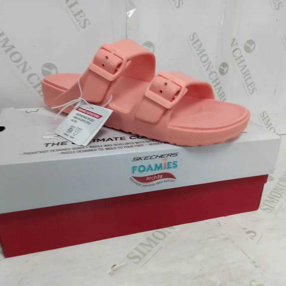 BOXED SKETCHERS FOAMIES SANDAL SIZE 7